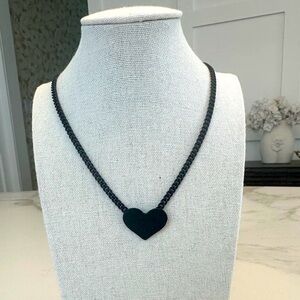 TOVA Black Heart Necklace in Black Smutt